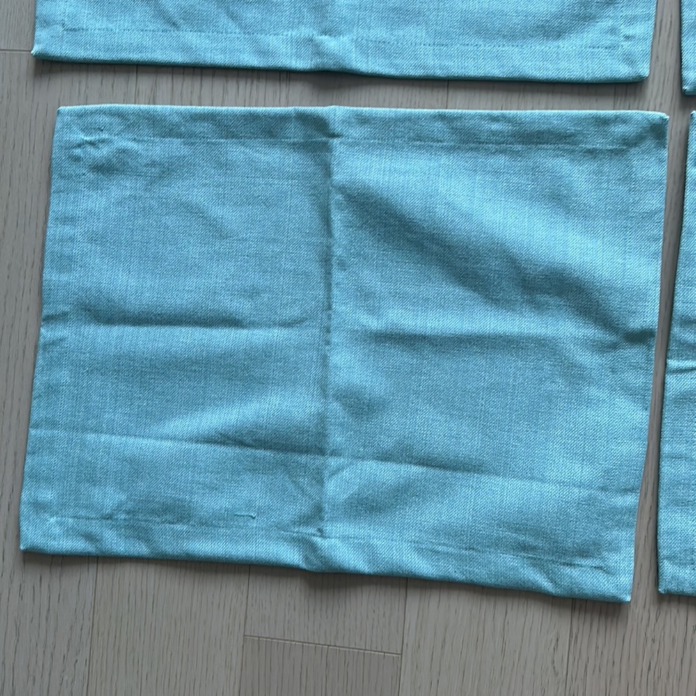 Beautiful pack of 4 blue placemats - never used - Picture 5 of 5